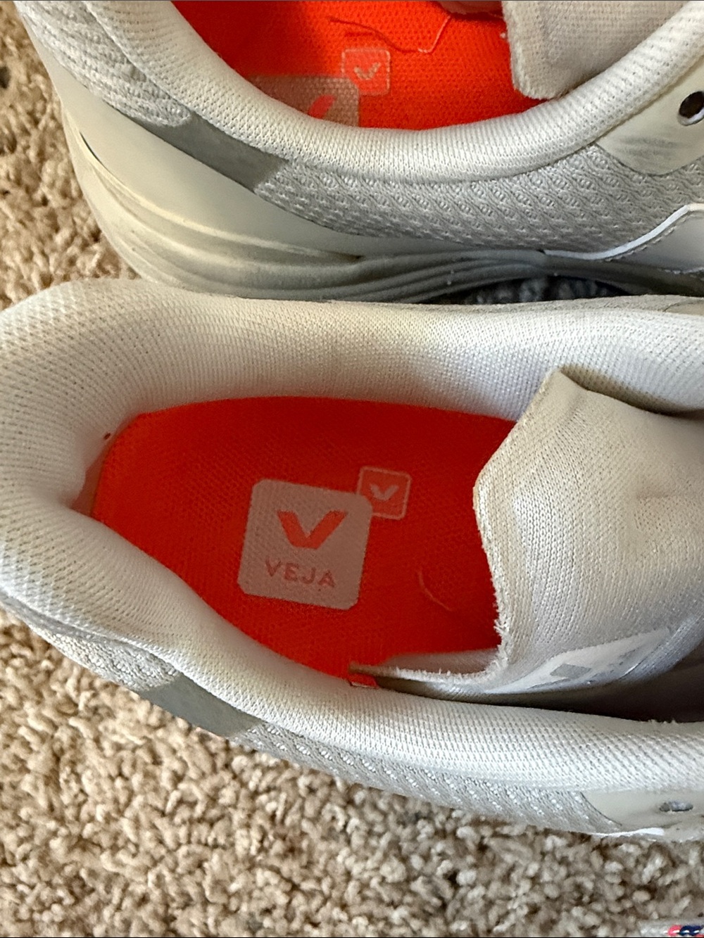 Veja cream sneakers - Sz 7 - Picture 2 of 7